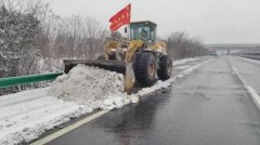 高速钟祥段的冰封道路全部抢通滞留车辆全部疏散