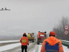 提前部署及时响应撒布融雪剂168.5吨辖养路段全部正常通行